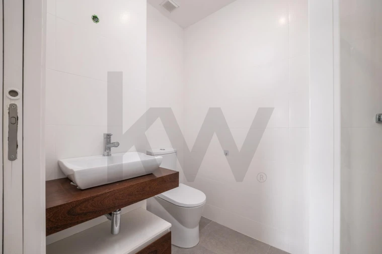 Apartamento T4 para Venda em Santo Antonio dos Olivais Foto 17