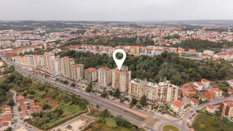 Apartamento T4 para Venda em Santo Antonio dos Olivais Foto 31