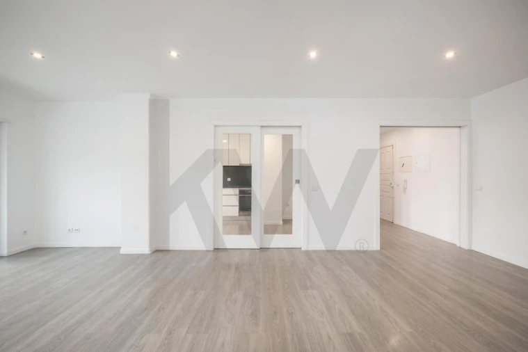 Apartamento T4 para Venda em Santo Antonio dos Olivais Foto 2