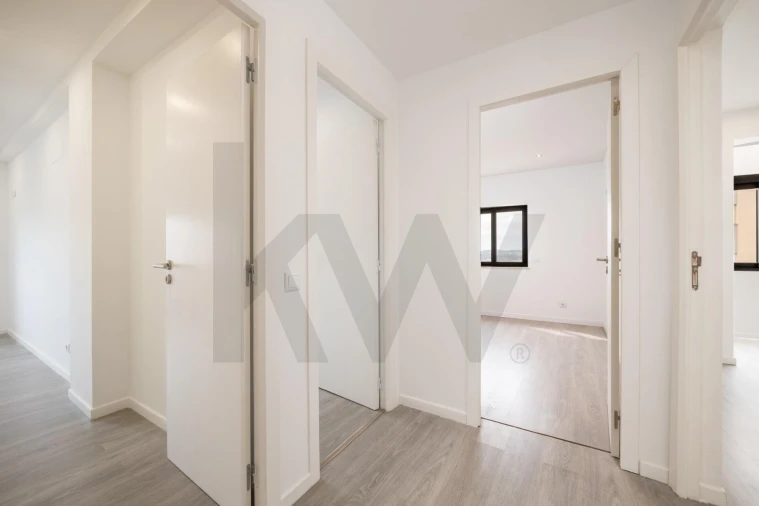 Apartamento T4 para Venda em Santo Antonio dos Olivais Foto 12