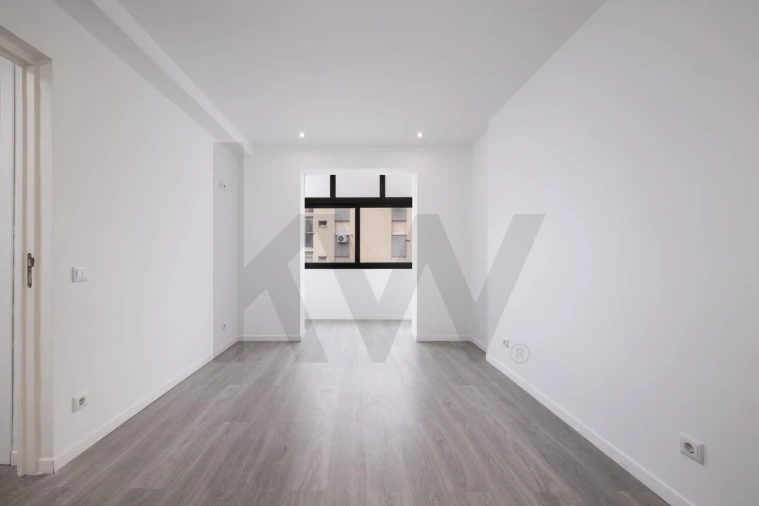 Apartamento T4 para Venda em Santo Antonio dos Olivais Foto 24