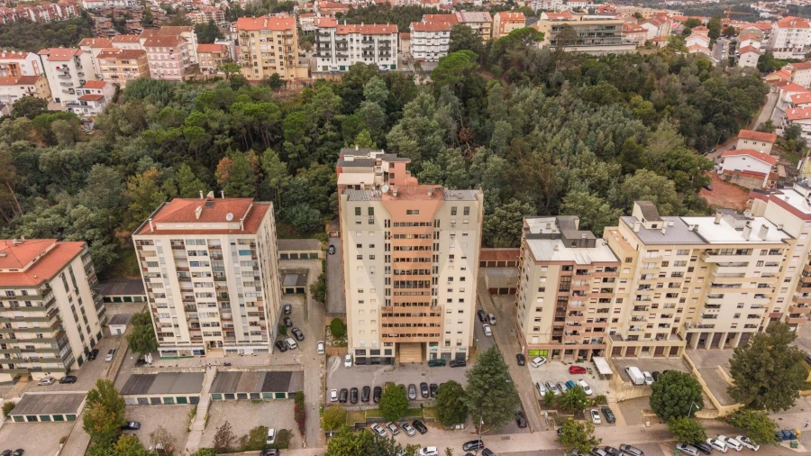 Apartamento T4 para Venda em Santo Antonio dos Olivais Foto 29