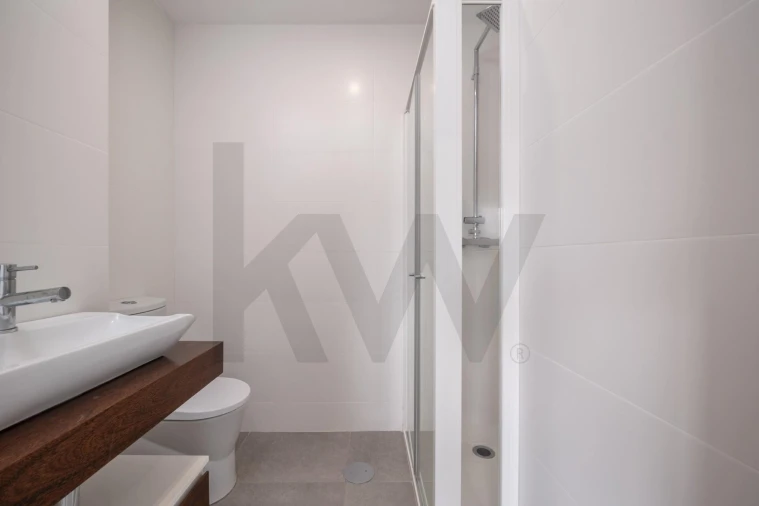 Apartamento T4 para Venda em Santo Antonio dos Olivais Foto 16