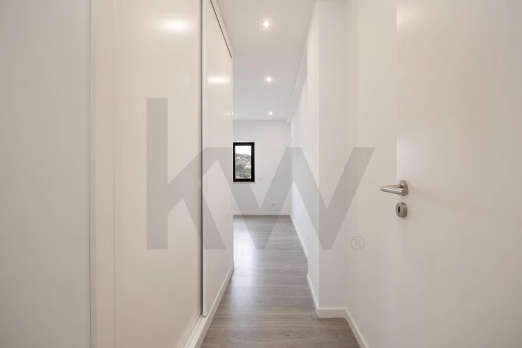 Apartamento T4 para Venda em Santo Antonio dos Olivais Foto 13