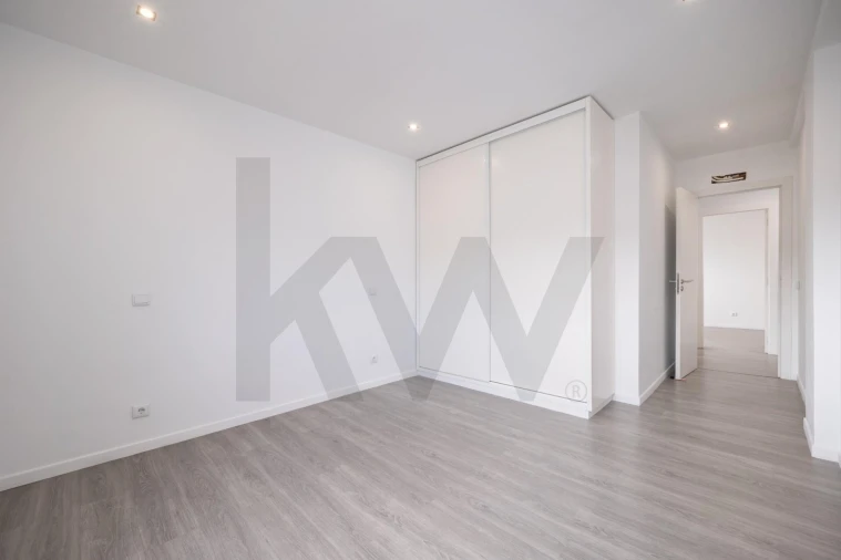 Apartamento T4 para Venda em Santo Antonio dos Olivais Foto 19