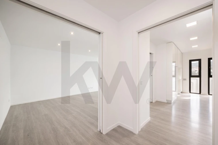 Apartamento T4 para Venda em Santo Antonio dos Olivais Foto 3
