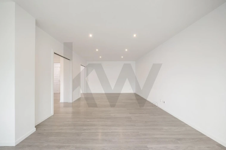 Apartamento T4 para Venda em Santo Antonio dos Olivais Foto 4