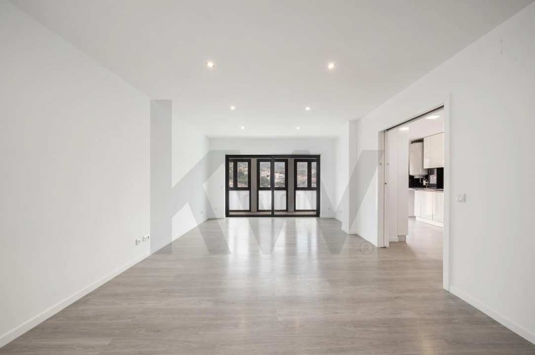 Apartamento T4 para Venda em Santo Antonio dos Olivais Foto 1