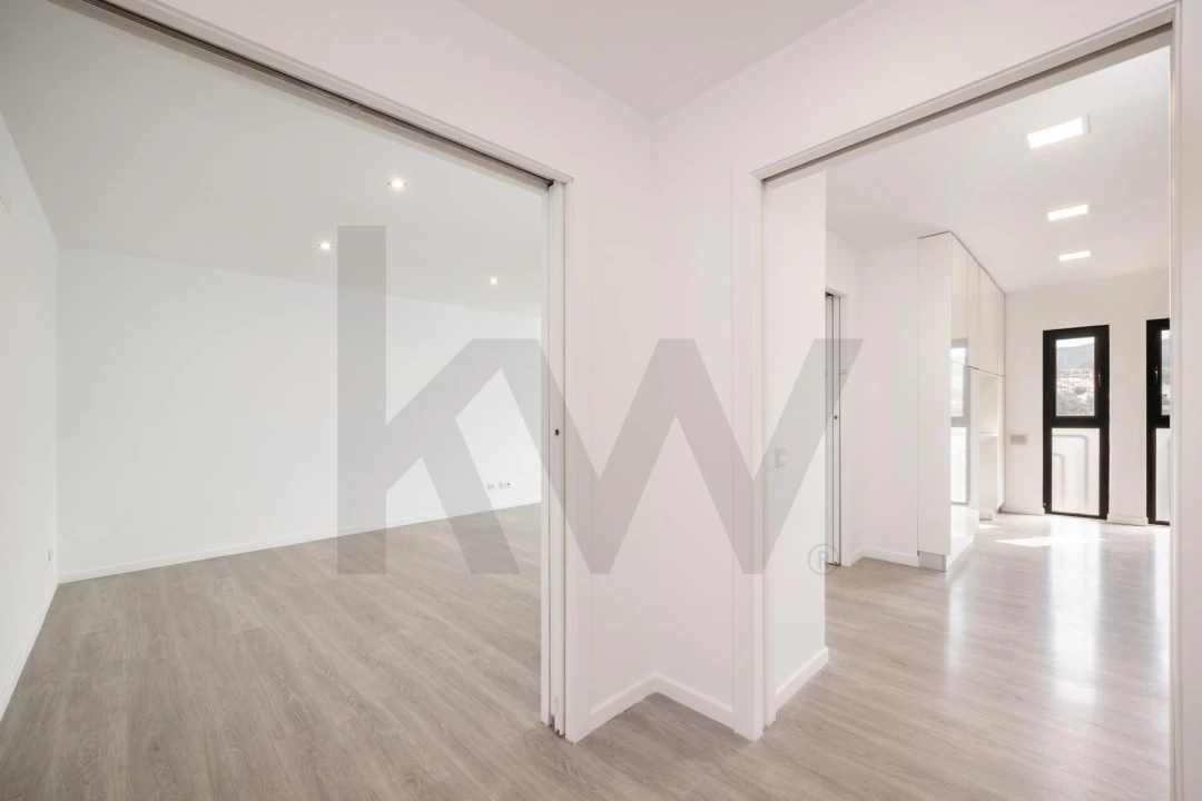 Apartamento T4 para Venda em Santo Antonio dos Olivais Foto 3