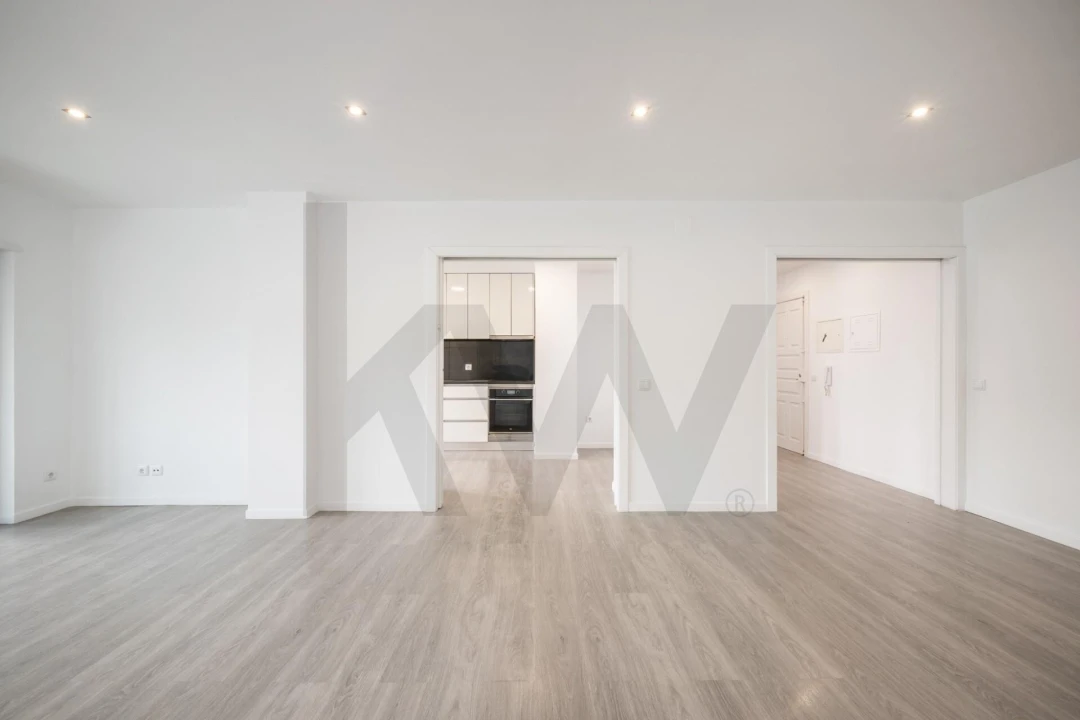 Apartamento T4 para Venda em Santo Antonio dos Olivais Foto 5