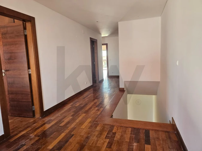 Moradia T4 para Venda em Alcabideche Foto 18