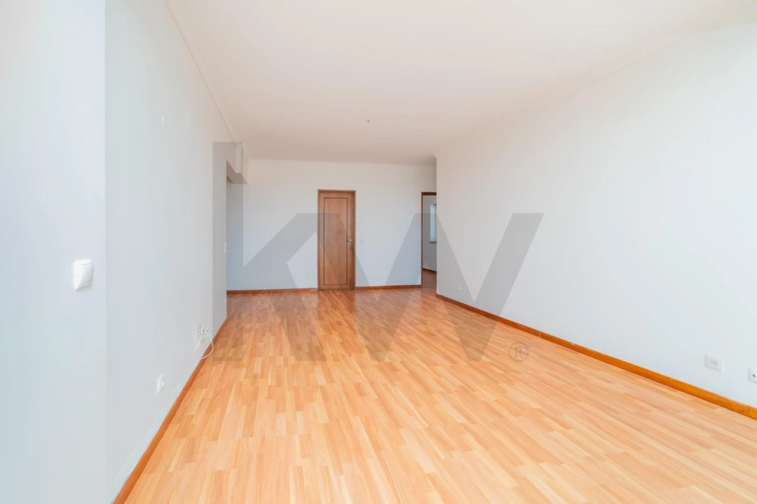 Apartamento T2 para Venda em Carcavelos e Parede Foto 11