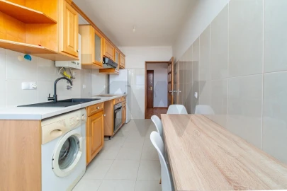 Apartamento T2 para Venda em Carcavelos e Parede