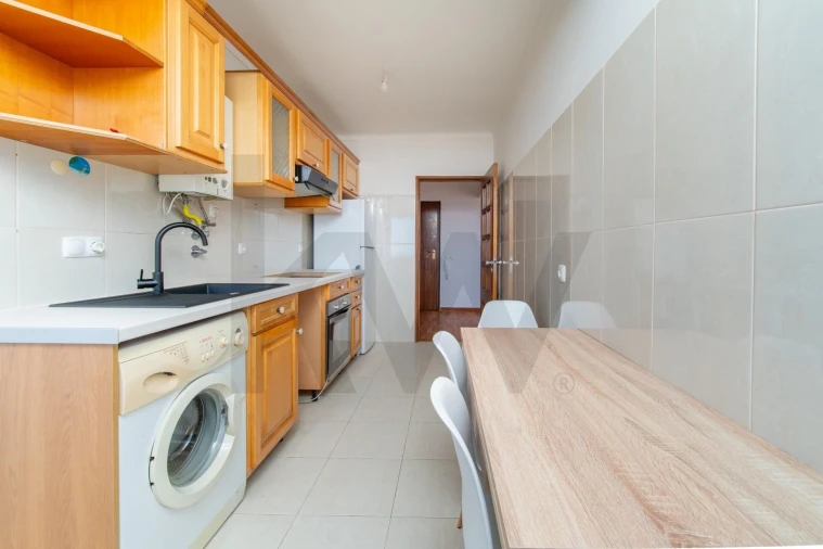Apartamento T2 para Venda em Carcavelos e Parede Foto 8