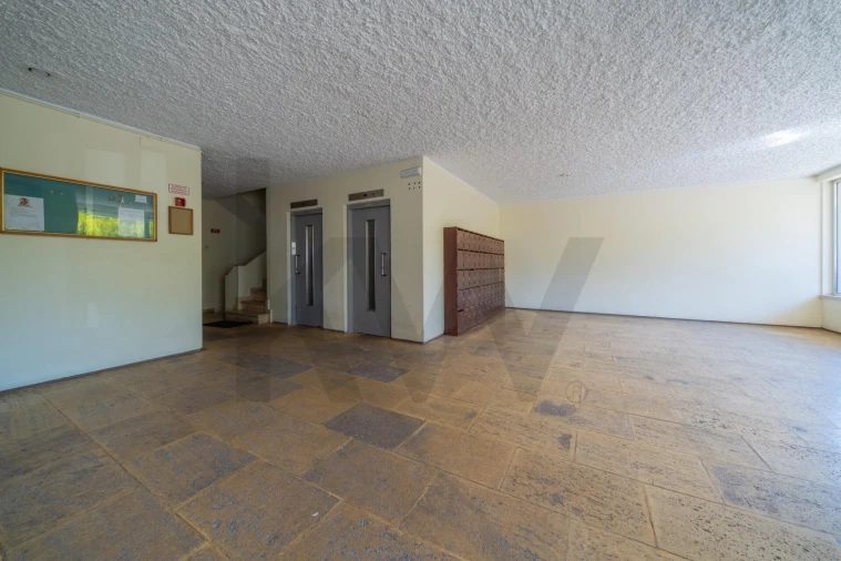 Apartamento T2 para Venda em Carcavelos e Parede Foto 21
