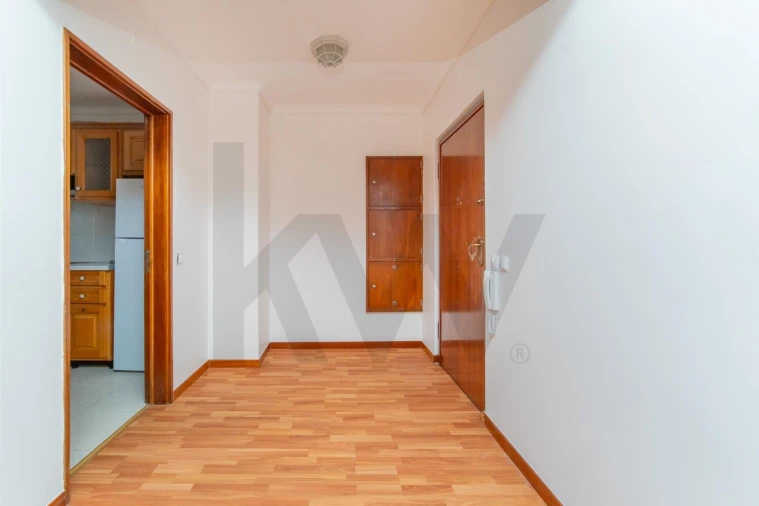 Apartamento T2 para Venda em Carcavelos e Parede Foto 9
