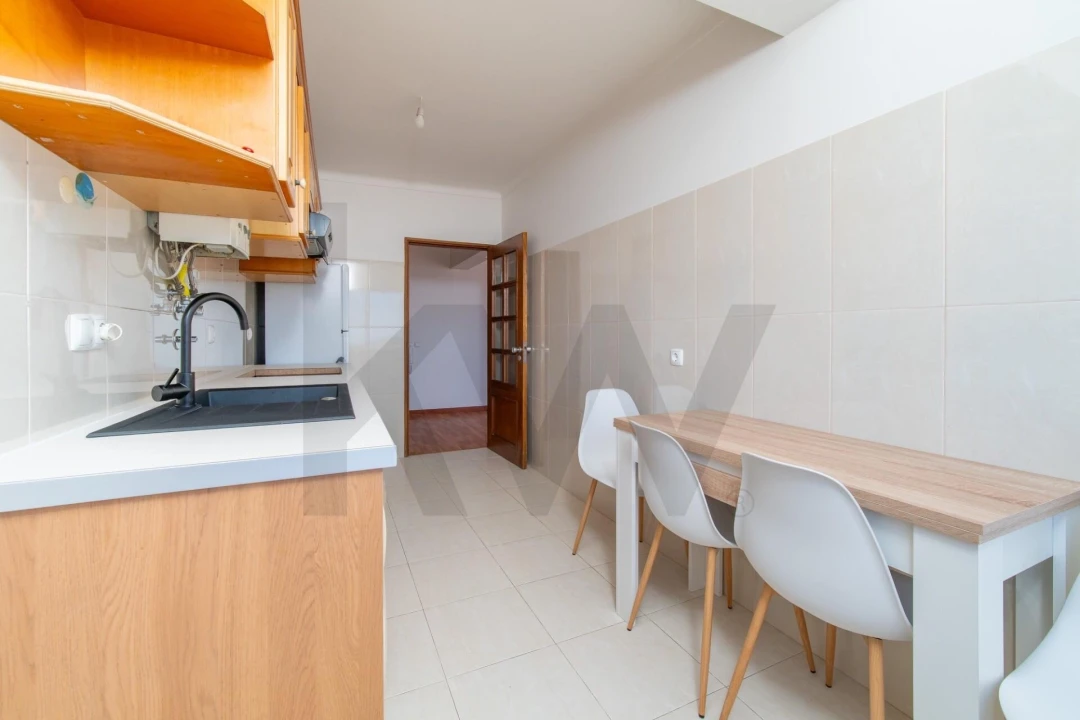 Apartamento T2 para Venda em Carcavelos e Parede Foto 7