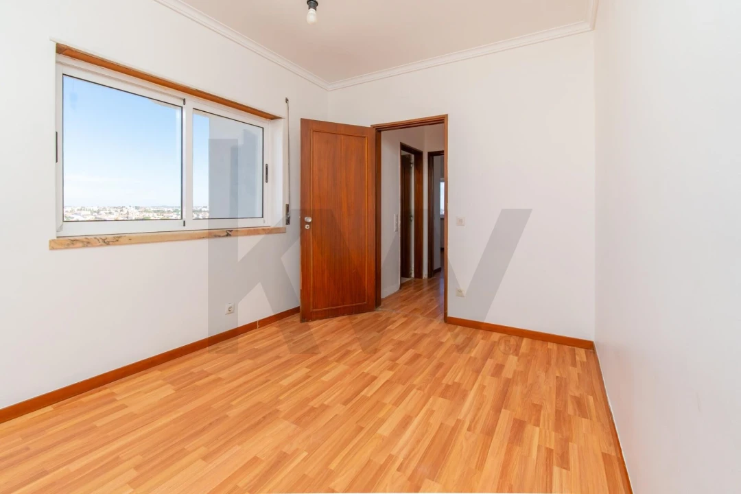 Apartamento T2 para Venda em Carcavelos e Parede Foto 17