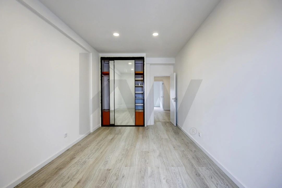 Apartamento T2 para Venda em Amora Foto 12