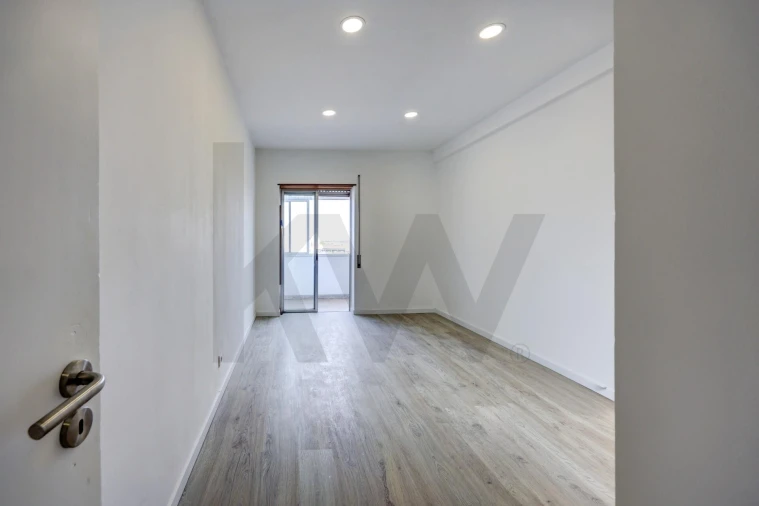Apartamento T2 para Venda em Amora Foto 11