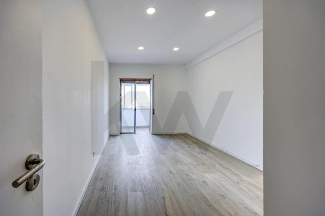 Apartamento T2 para Venda em Amora Foto 11