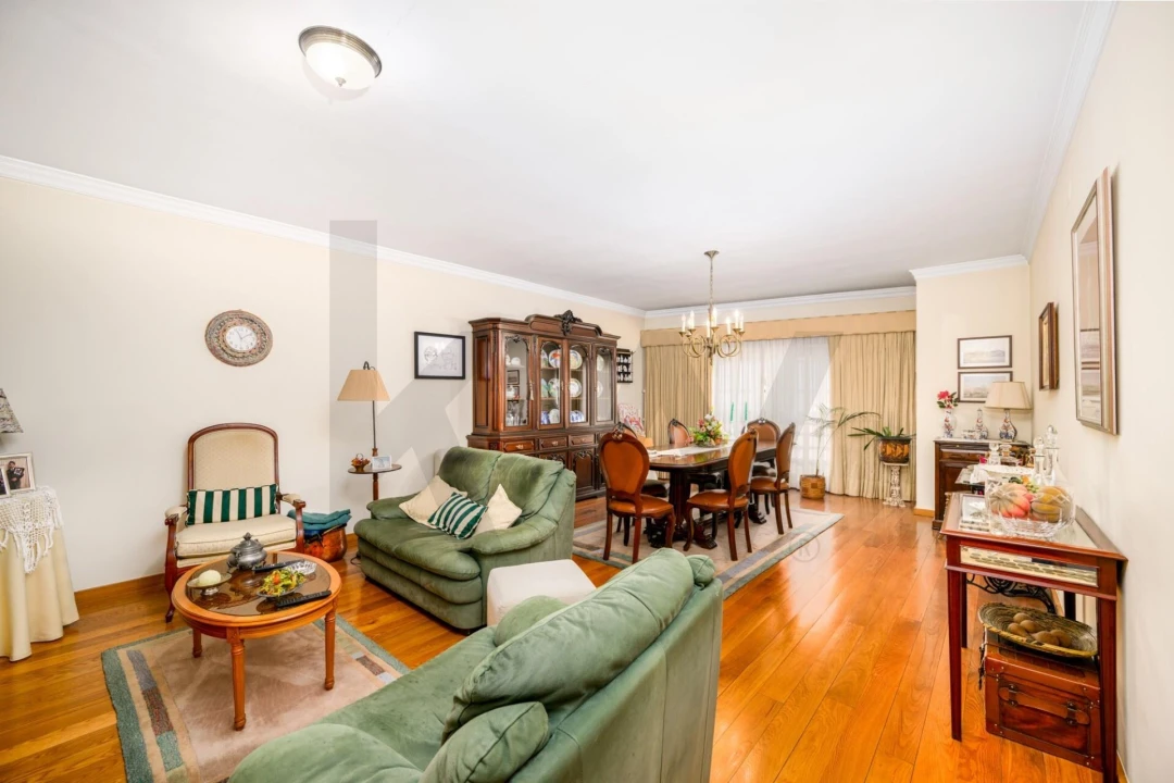 Apartamento T3 para Venda em Mafamude e Vilar do Paraíso Foto 1
