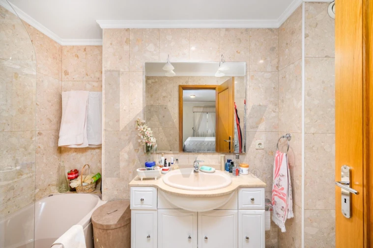 Apartamento T3 para Venda em Mafamude e Vilar do Paraíso Foto 16