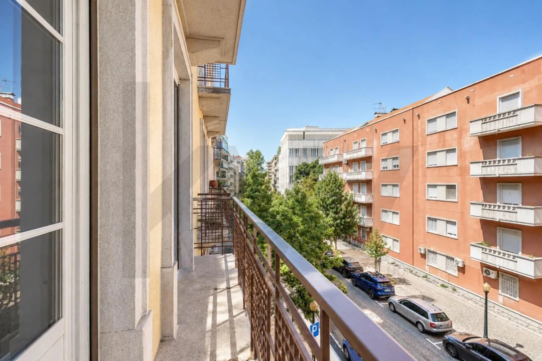Apartamento T5 para Venda em Avenidas Novas Foto 8