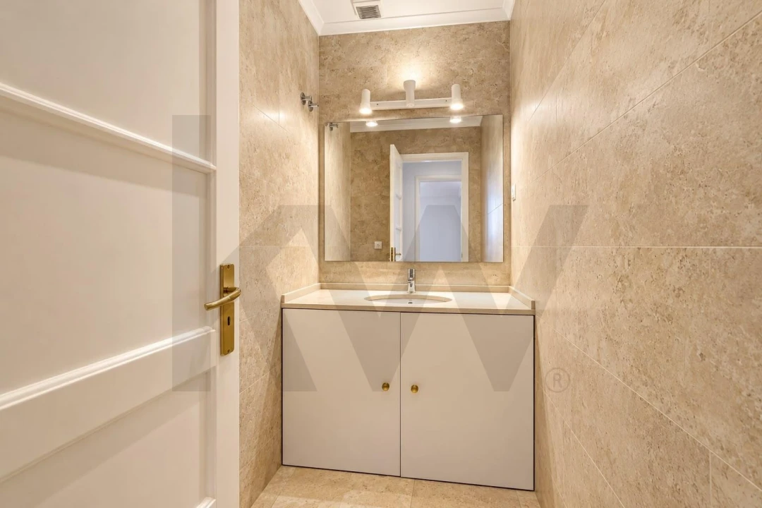 Apartamento T5 para Venda em Avenidas Novas Foto 23