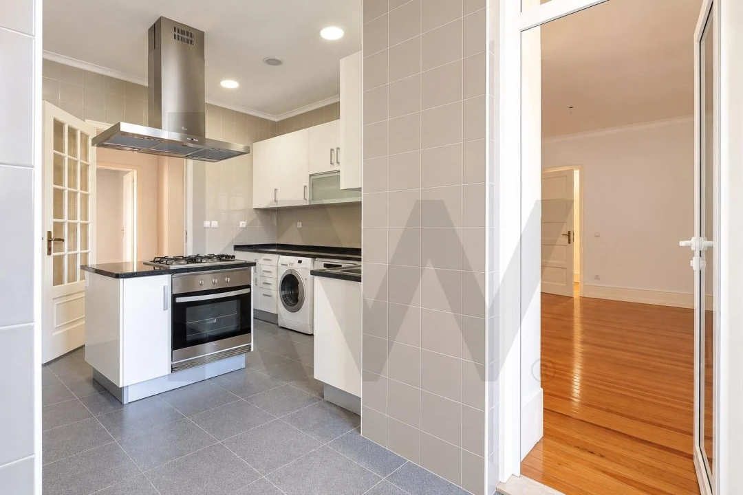 Apartamento T5 para Venda em Avenidas Novas Foto 12