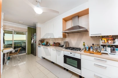 Apartamento T2 para Venda em Oeiras e São Julião da Barra, Paço de Arcos e Caxias