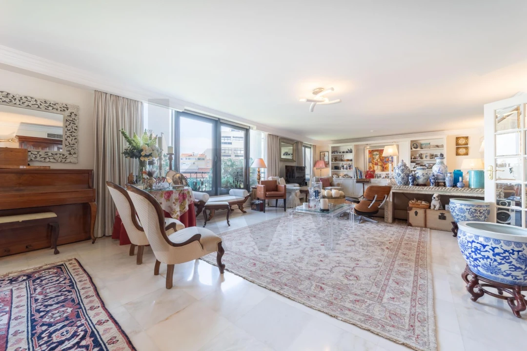 Apartamento T5 para Venda em Avenidas Novas Foto 1