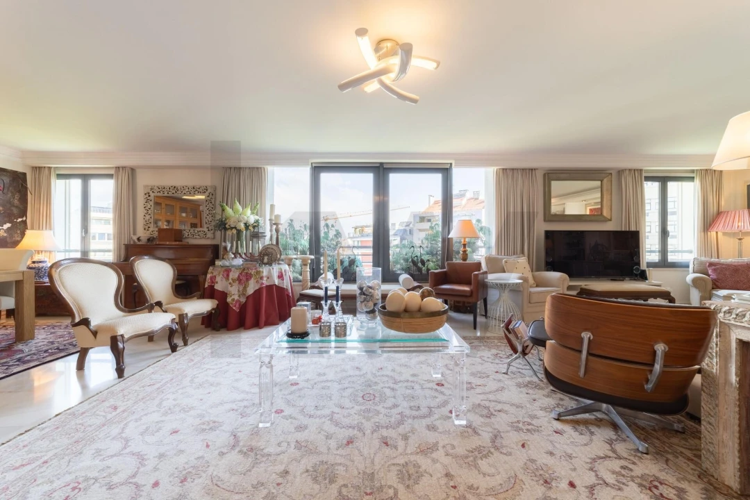 Apartamento T5 para Venda em Avenidas Novas Foto 2