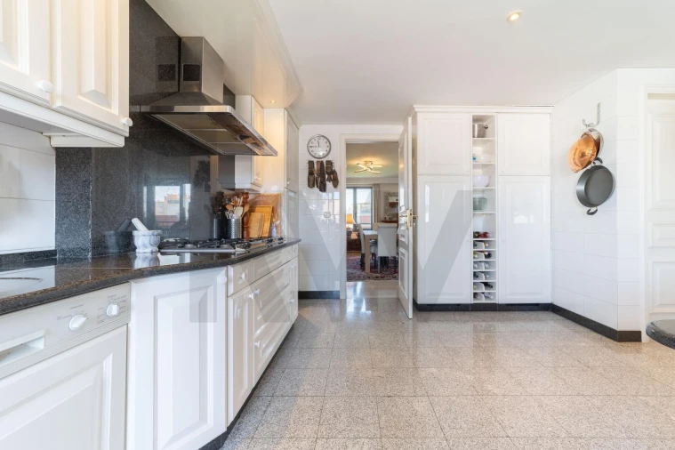Apartamento T5 para Venda em Avenidas Novas Foto 30