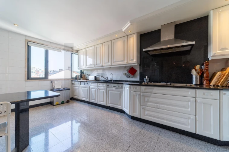 Apartamento T5 para Venda em Avenidas Novas Foto 28