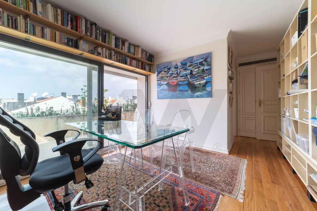 Apartamento T5 para Venda em Avenidas Novas Foto 5
