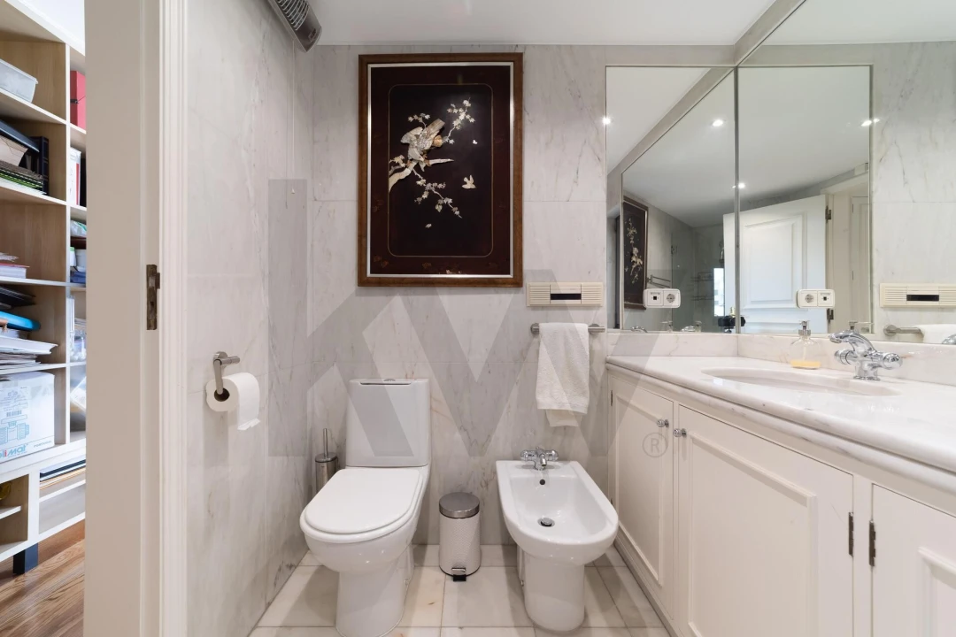 Apartamento T5 para Venda em Avenidas Novas Foto 6