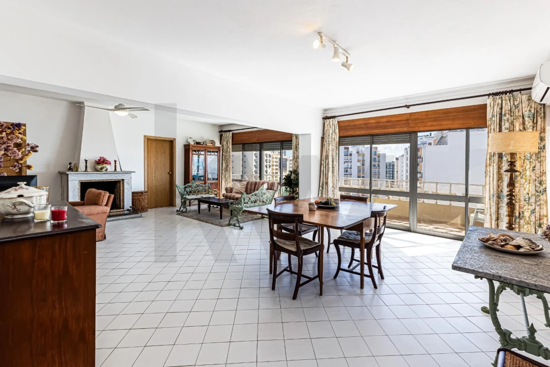 Apartamento T4 para Venda em Portimão Foto 4