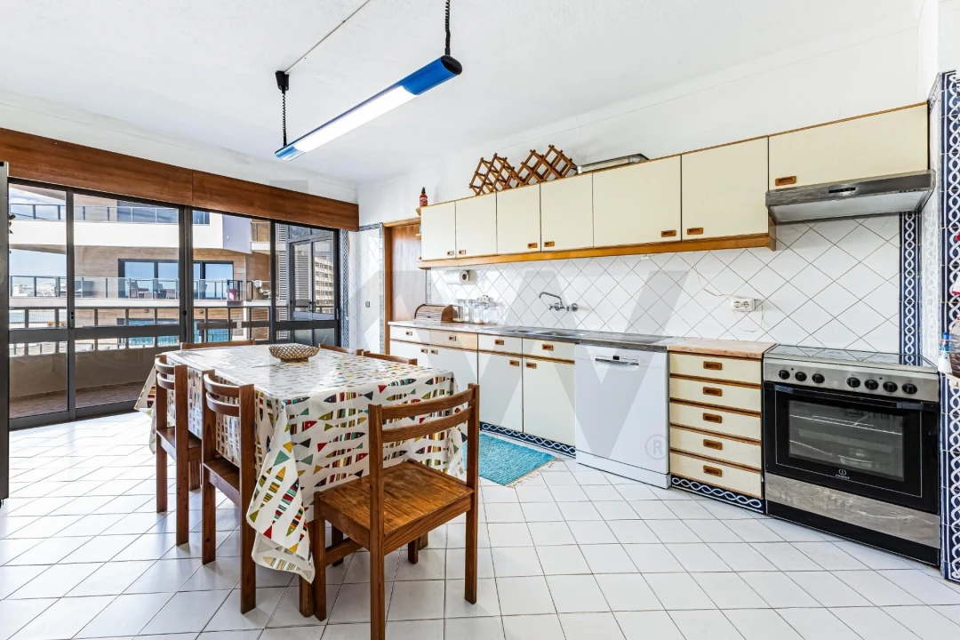 Apartamento T4 para Venda em Portimão Foto 17
