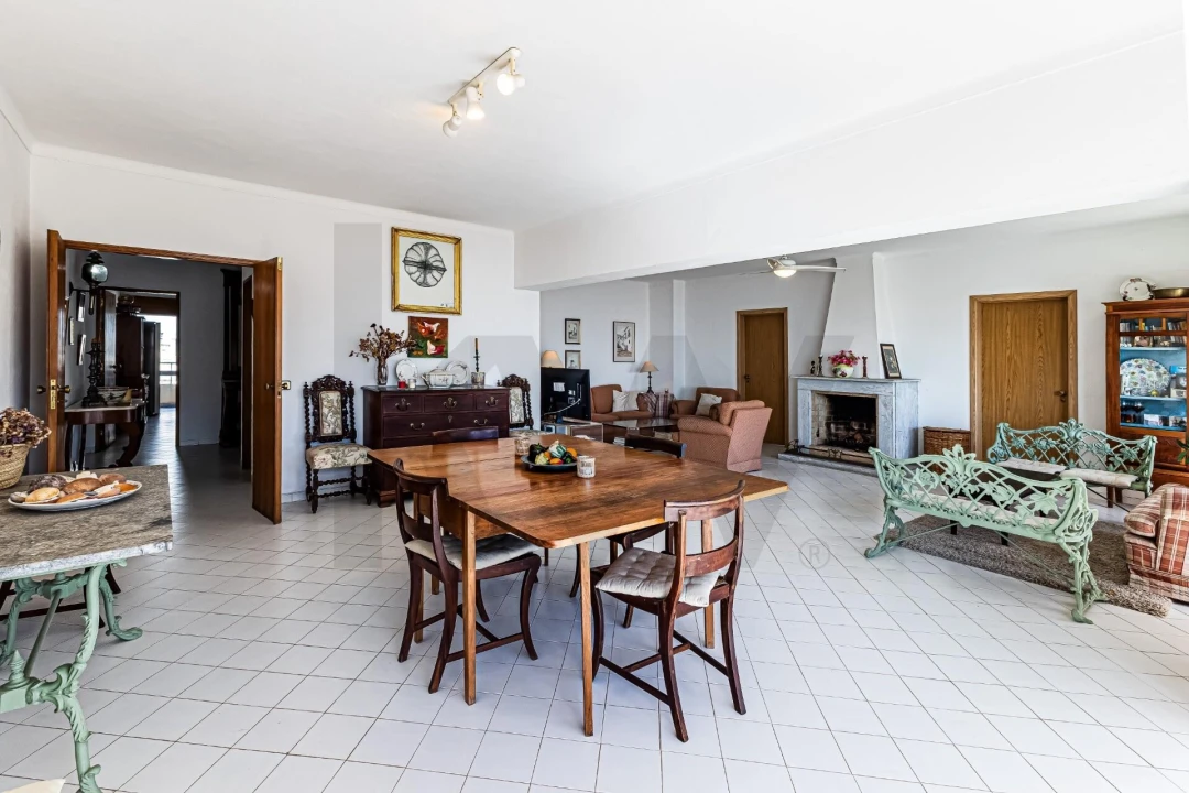 Apartamento T4 para Venda em Portimão Foto 5