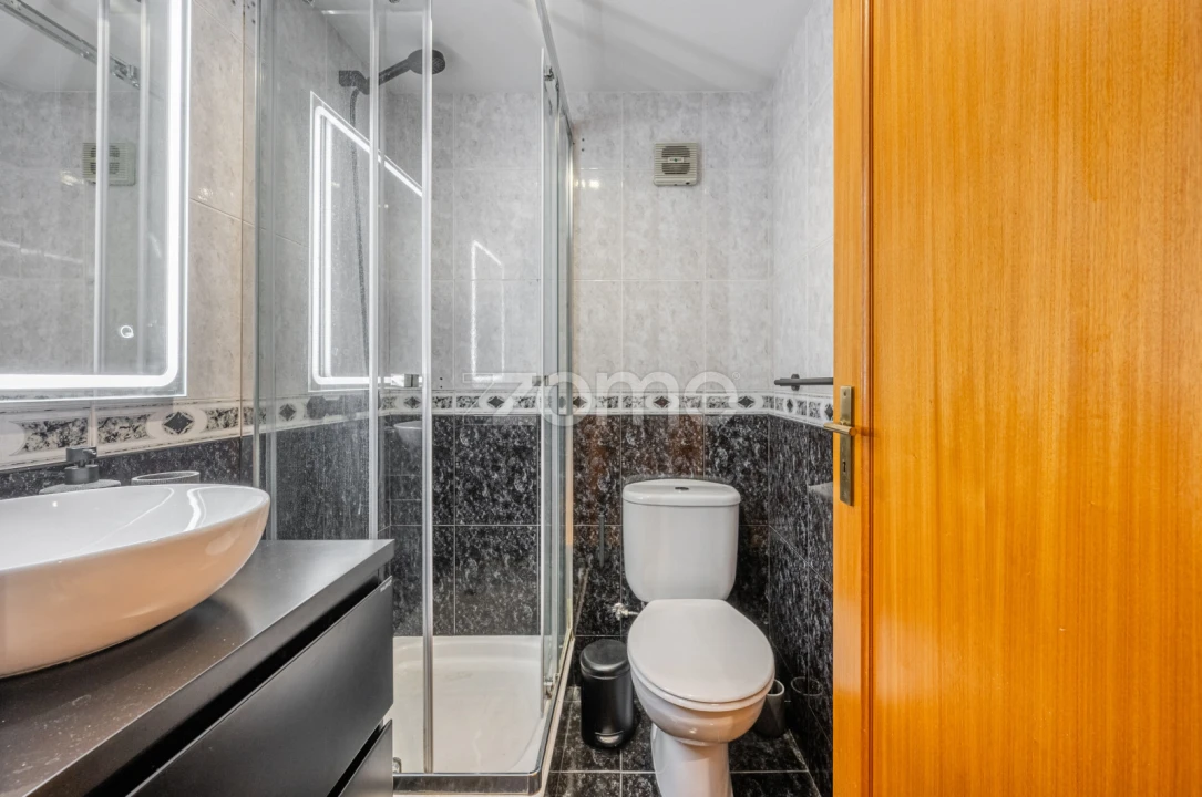 Apartamento T2 para Venda em Mafamude e Vilar do Paraíso Foto 25