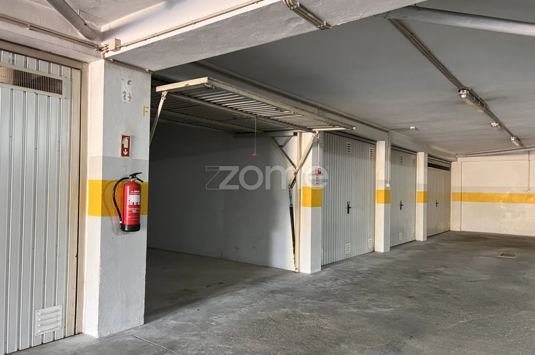 Garagem para Arrendamento em São Mamede de Infesta e Senhora da Hora Foto 2