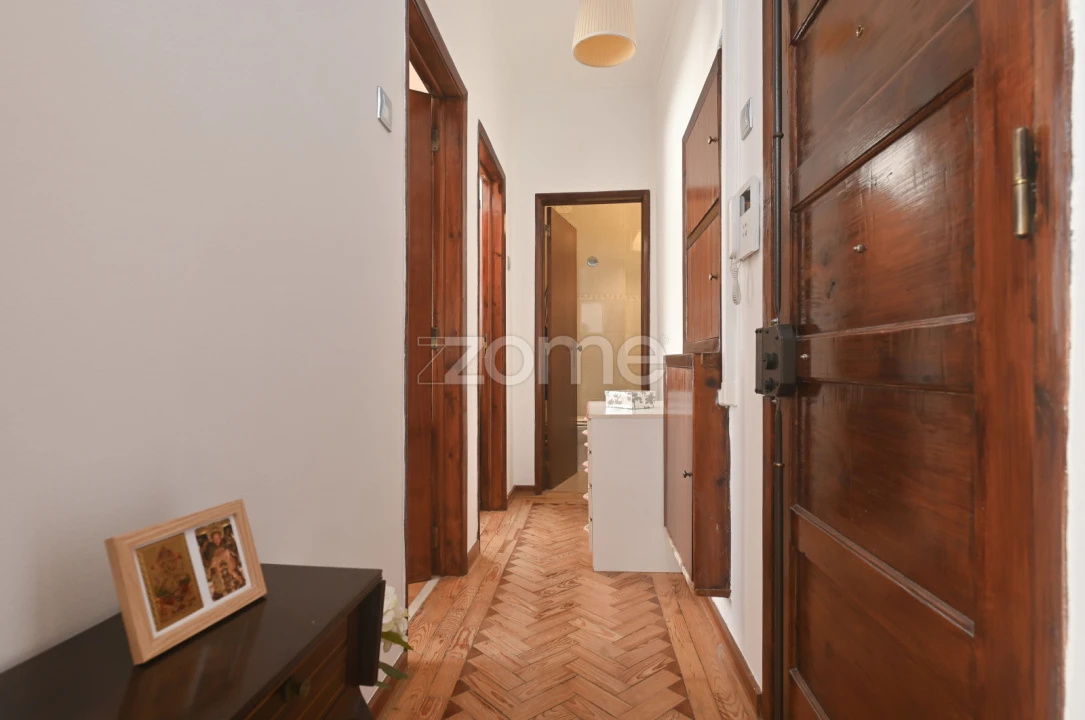 Apartamento T1 para Venda em Ajuda Foto 4