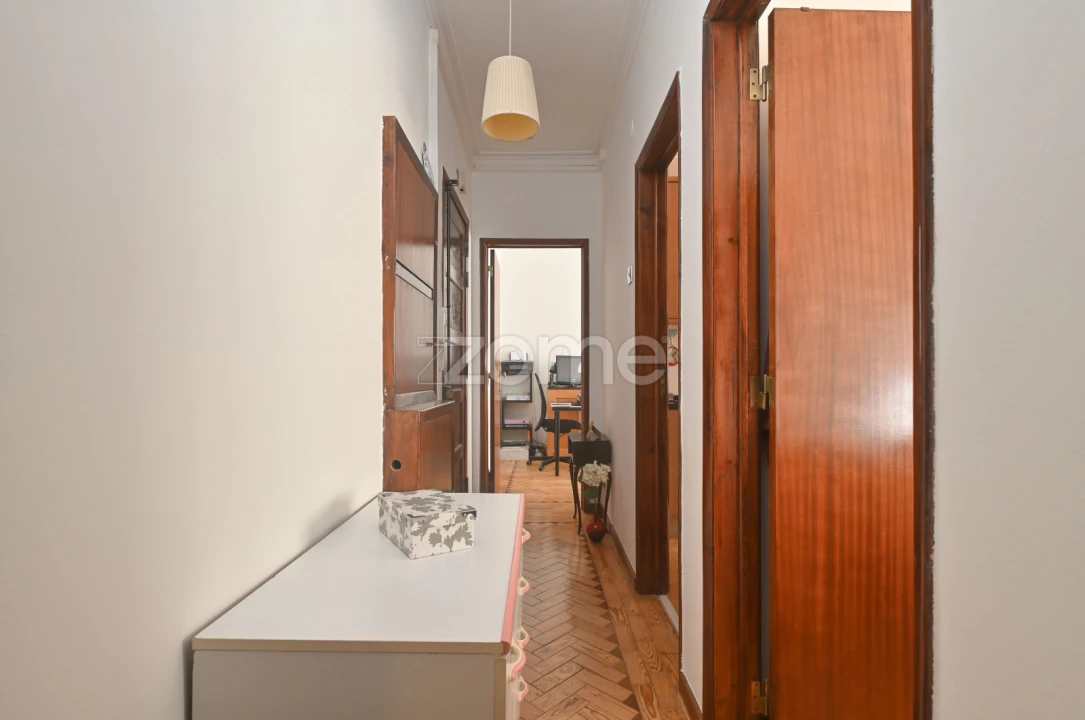 Apartamento T1 para Venda em Ajuda Foto 5