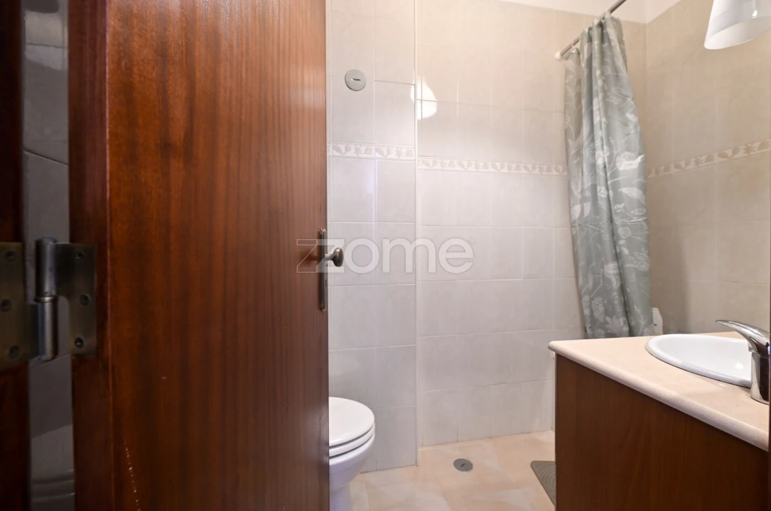 Apartamento T1 para Venda em Ajuda Foto 13