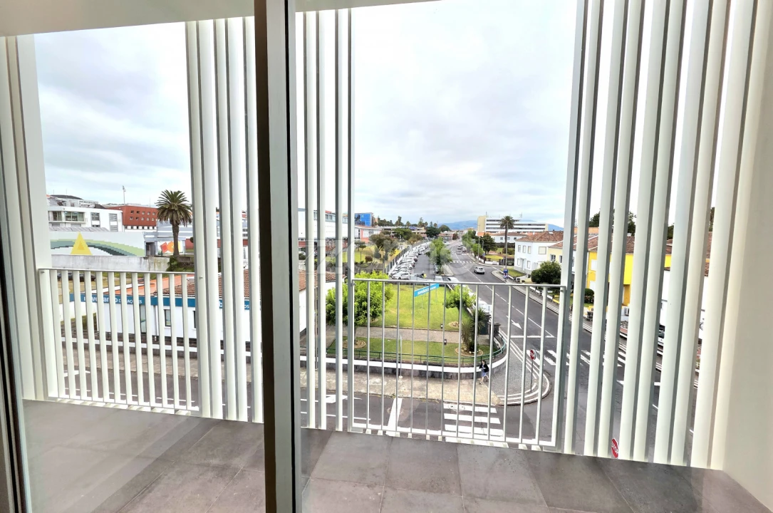 Apartamento T1 para Arrendamento em Ponta Delgada (São José) Foto 7