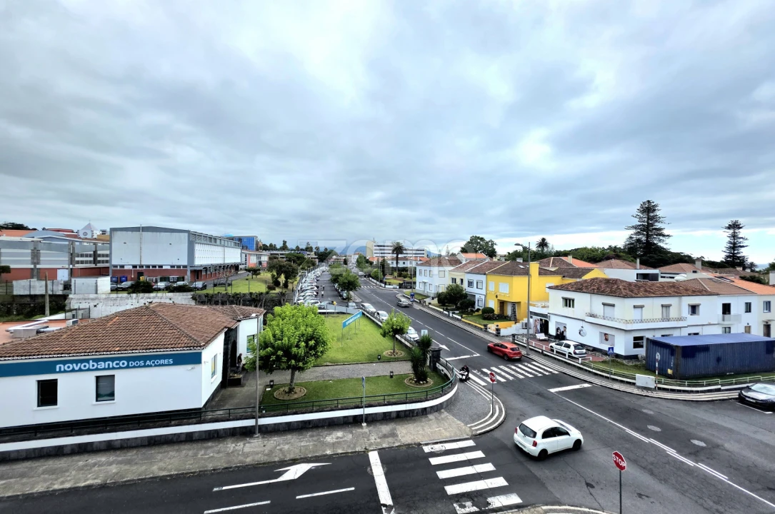 Apartamento T1 para Arrendamento em Ponta Delgada (São José) Foto 15