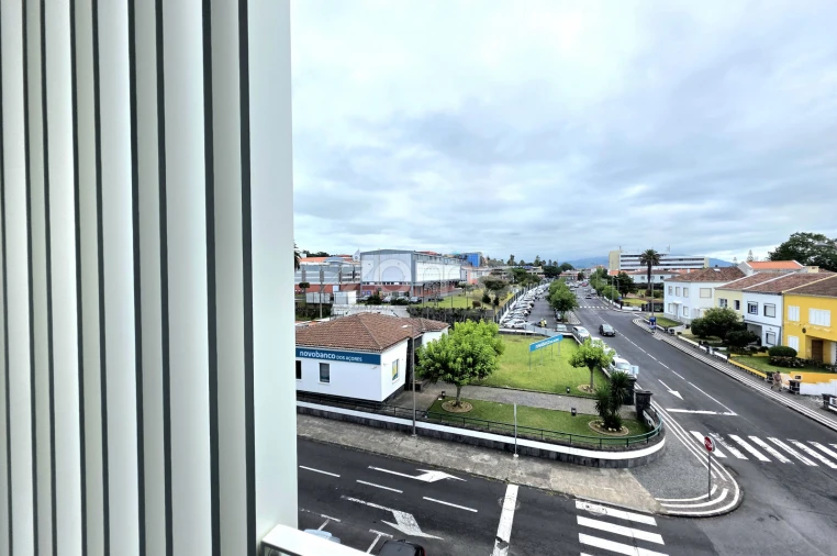 Apartamento T1 para Arrendamento em Ponta Delgada (São José) Foto 16