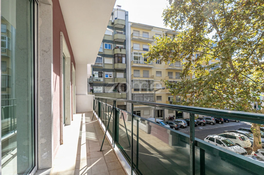 Apartamento T2 para Arrendamento em Penha de França Foto 4
