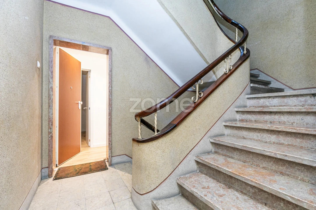 Apartamento T2 para Arrendamento em Penha de França Foto 3